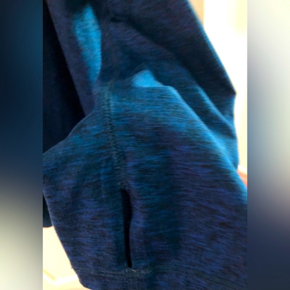 Livi Active / LB sz 26/28 Blue Long Sleeve cold shoulder Athleisure Top - Picture 3 of 4